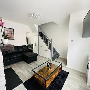https://cosy-house-with-floating-beds-in-belfast.belfasthotelsireland.com